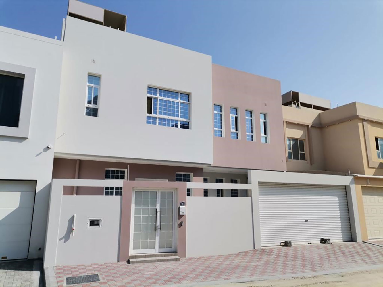property 16745 image 0