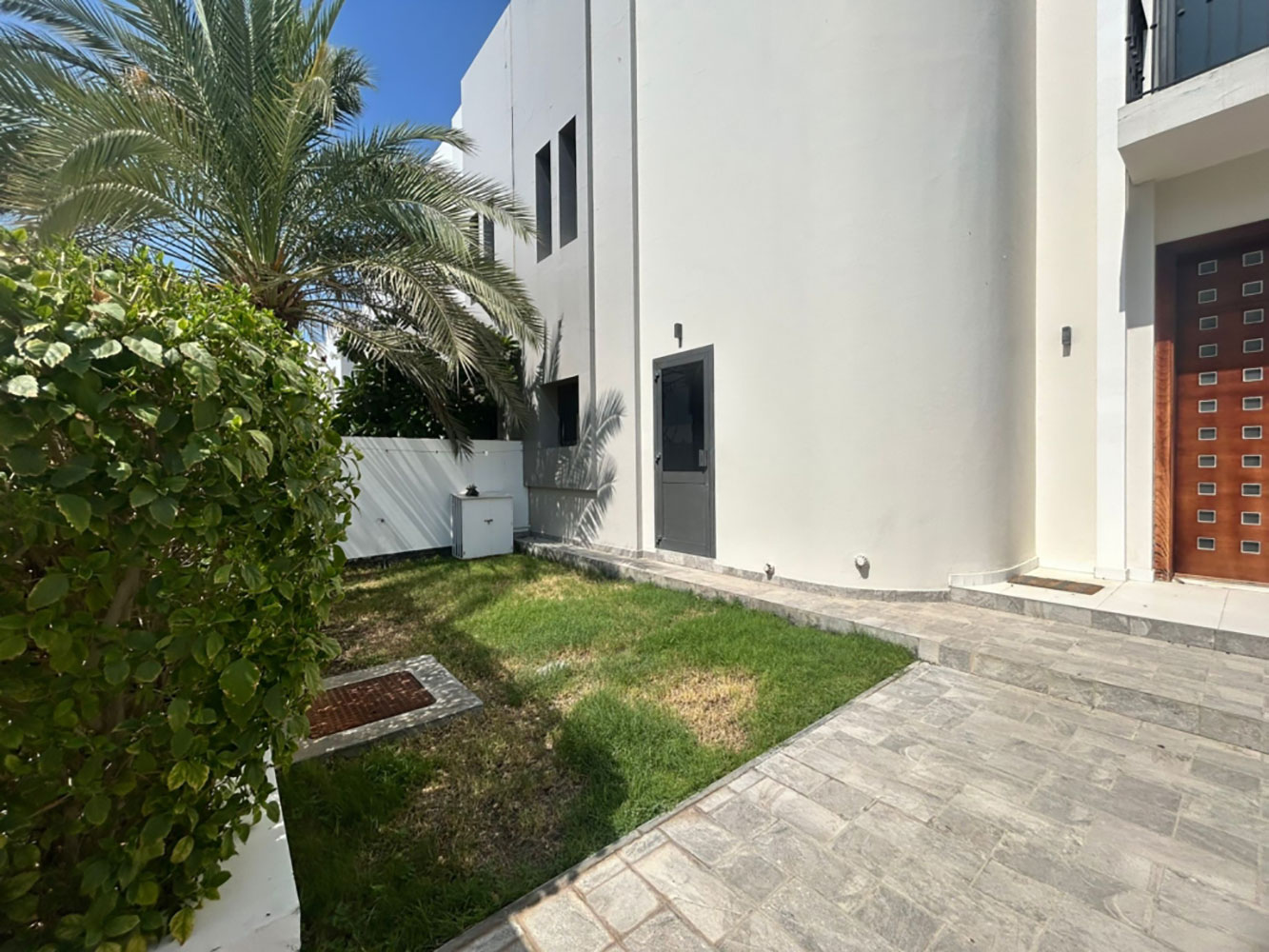 property 16323 image 0